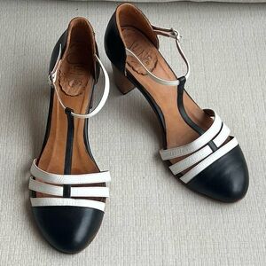 Quiero June Black and White Strappy Leather Heels, size 10